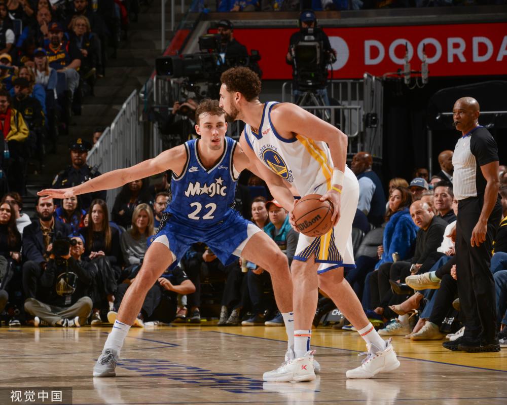 他在关键时 他在关键时